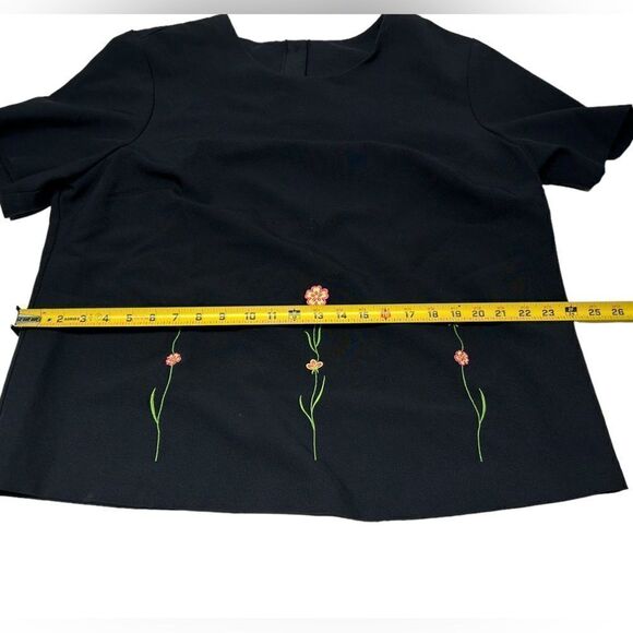 Black Short Sleeve Shirt Crop Top Embroidered Flowers Button up Back Plus Size - Picture 7 of 8